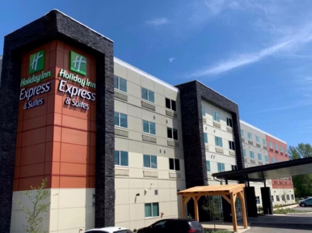 Holiday Inn Express & Suites - Courtenay - Comox By Ihg Exterior photo